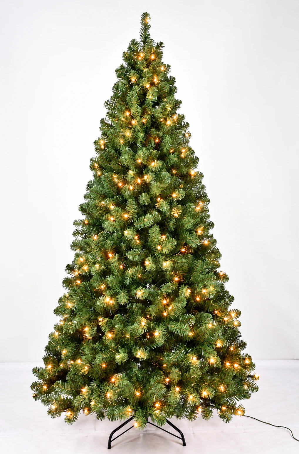 7 ft Pre-Lit Classic Christmas Tree Christmas tree